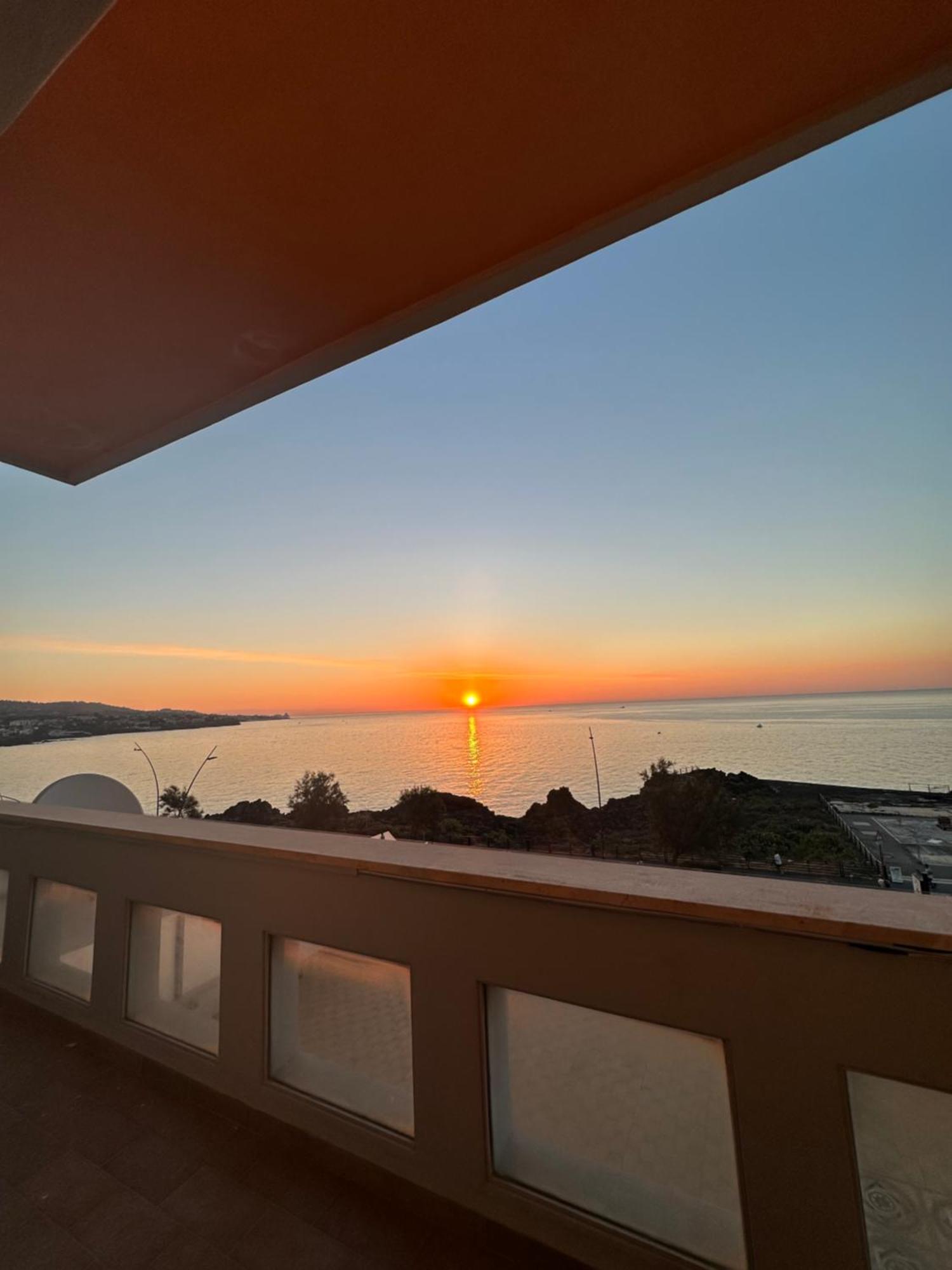 Perla Marina Sea View Apartment Catánia Buitenkant foto