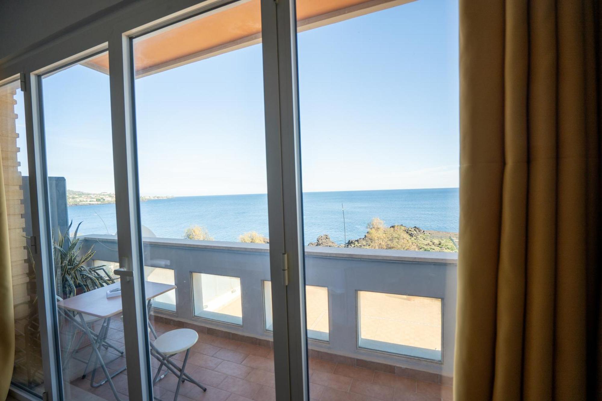 Perla Marina Sea View Apartment Catánia Buitenkant foto